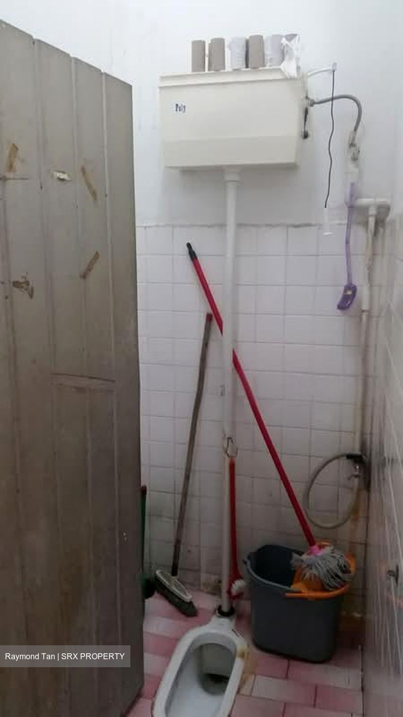 Ang Mo Kio Avenue 10 (D20), Shop House #558239411